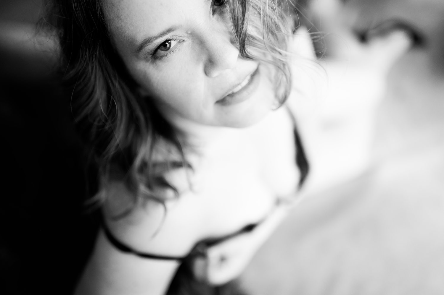 Classic boudoir photo of woman looking confidently at the camera during Great Lakes boudoir session.
